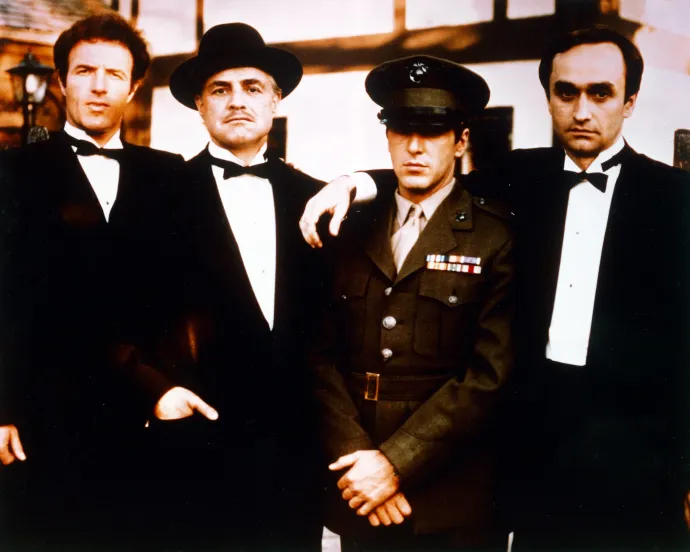 A Corleone család férfitagjai A Keresztapában: James Caan (Sonny), Marlon Brando (Vito), Al Pacino (Michael) és John Cazale (Fredo) – Fotó: Silver Screen Collection / via Getty