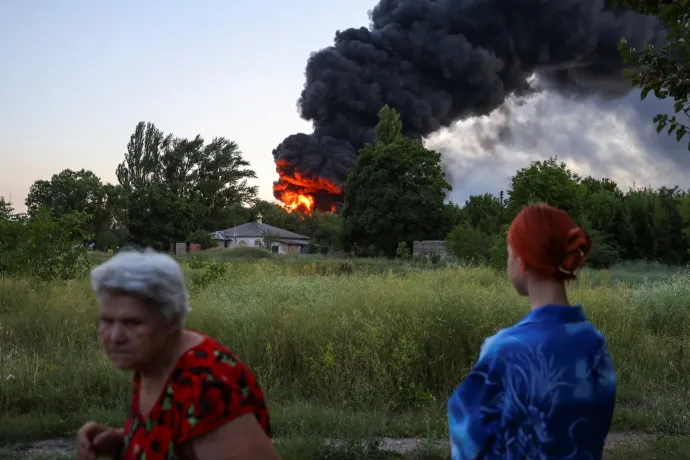 Putyin és Lavrov fenyegetőzik, börtönre ítélt orosz ellenzéki, magyar parancsnok Odesszában – a háború 135. napja képekben