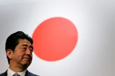 Megbocsáthatatlan tett, pótolhatatlan veszteség – sorra reagálnak a világ vezetői Abe Sinzó halálára