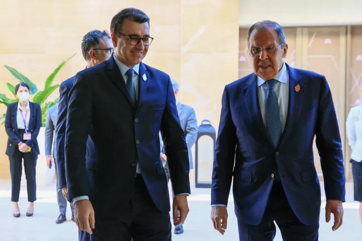 Szergej Lavrov orosz- és Carlos Alberto Franca brazil külügyminiszterek a pénteki G20-csúcson – Fotó: Russian Foreign Ministry / Sputnik / AFP