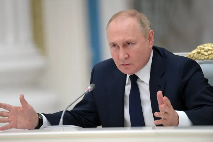 Vlagyimir Putyin a duma tisztségviselőivel való megbeszélésén – Fotó: Aleksey Nikolskyi / Sputnik / AFP
