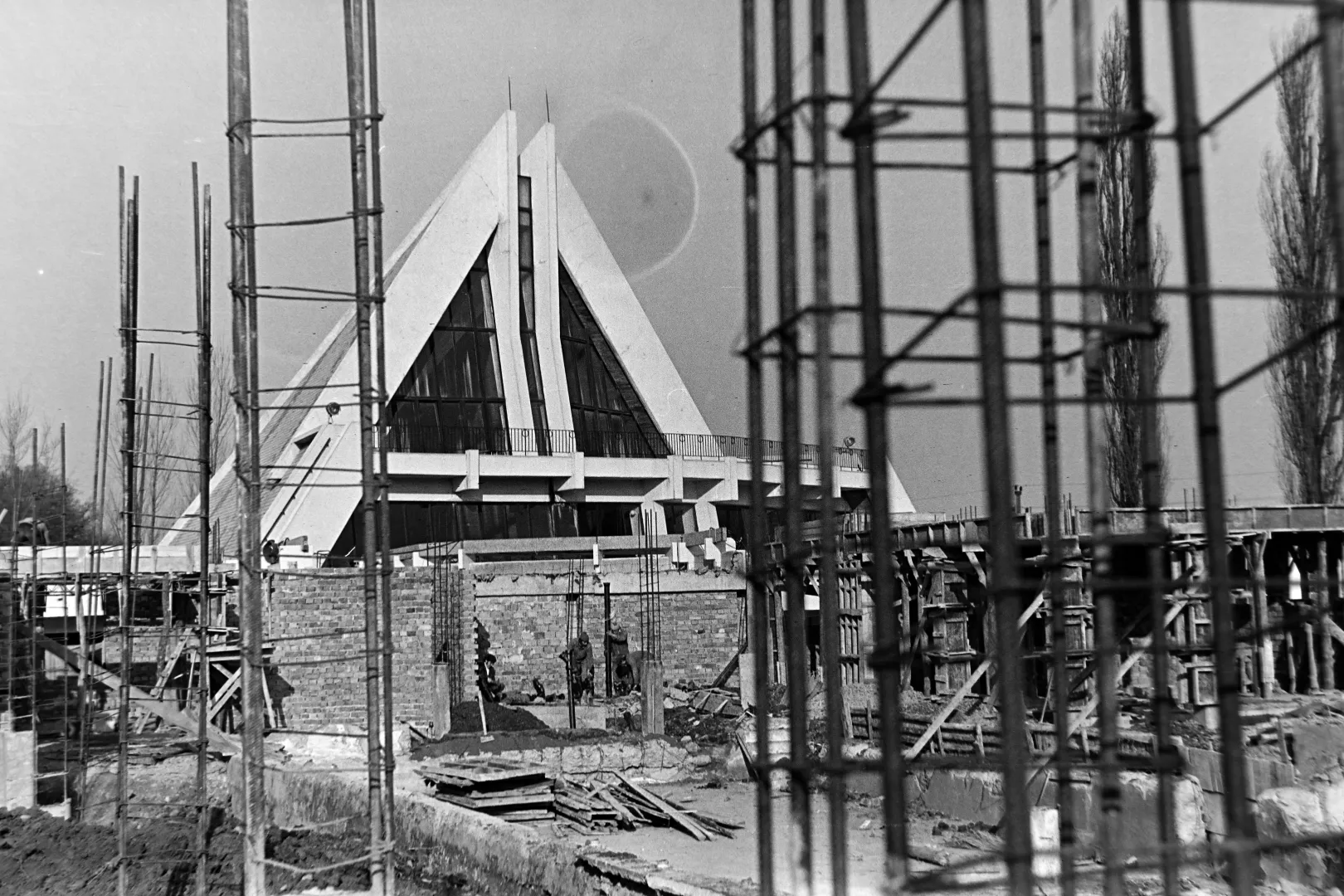 Építkezések Félixfürdőn 1973-ban – Fotó: Szűcs Lóránd / Fortepan