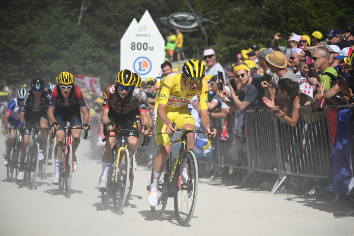 Tour: a sárga trikós nyerte az őrült izgalmas és brutálisan meredek hegyi befutót