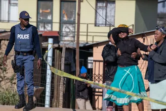 Beléptek, és véletlenszerűen lőni kezdtek a vendégekre – 15 halott egy dél-afrikai bárban