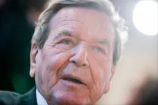 Gerhard Schröder szerint a Krím-félszigetnek orosz kézen kell maradnia