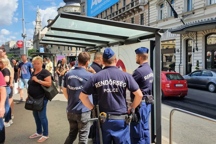 Masszív zsidózás harsogott egy hangszóróból a Blaha Lujza tér villamosmegállójában