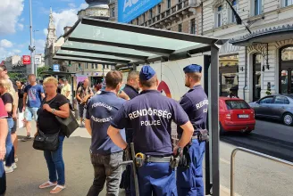 Masszív zsidózás harsogott egy hangszóróból a Blaha Lujza tér villamosmegállójában