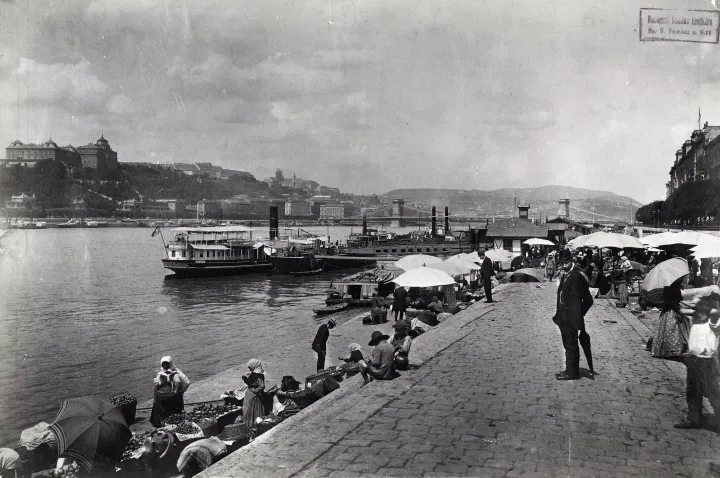 Rakparti piac a Petőfi téri hajóállomásnál (1893) – Fortepan / Budapest Főváros Levéltára / Klösz György fényképei