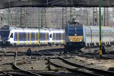 Vonatbaleset Balatonfüreden: mozdony tolatott egy személyvonatnak