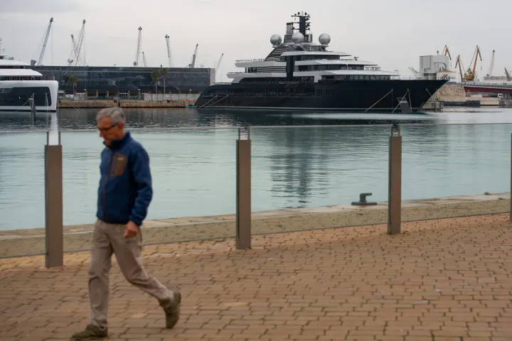 Lefoglalt orosz jacht a spanyolországi Tarragona kikötőjében 2022. március 17-én – Fotó: Adria Puig / AFP