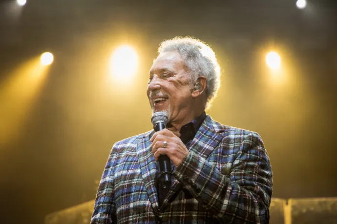 Rosszul lett Tom Jones, a szervezők lefújták az énekes ma esti koncertjét Budapesten