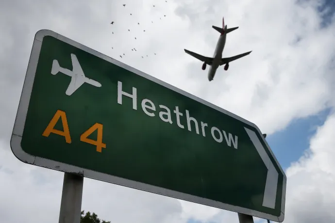 A londoni Heathrow arra kéri a légitársaságokat, hogy a nyáron ne adjanak el több repülőjegyet