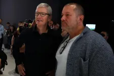 Végleg otthagyja az Apple-t Jony Ive, a korábbi vezető dizájnere