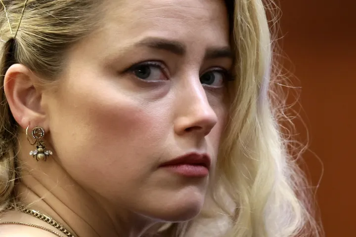 Elutasították Amber Heard kérelmét, hogy tárgyalják újra a Johnny Depp elleni ügyét