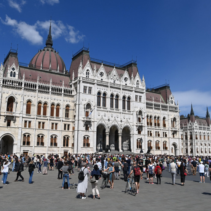 Adót máshol is emelnek, de nem úgy, ahogy a kormány a katához nyúlt