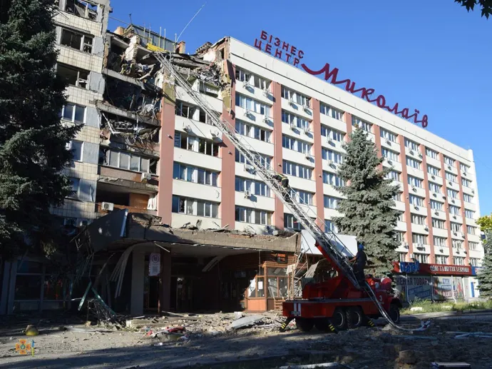 A megsérült mikolajivi szálloda – Fotó: Str / AFP or licensors