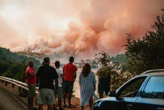 Több mint háromezer hektáron oltják a horvát tengerparton tomboló tüzeket