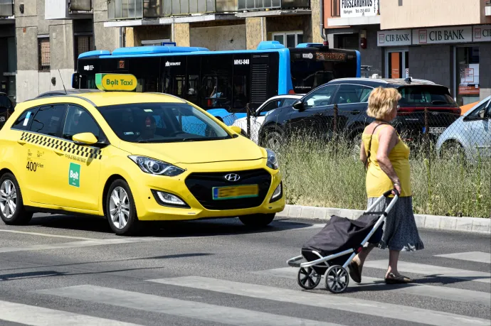 A taxisok a katás bevétel felső határának emelését kérték a kormánytól