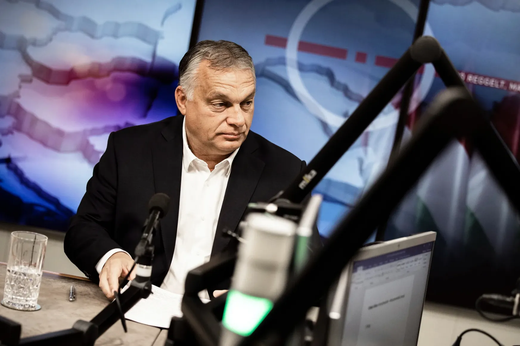 Orbán megértést kér a rezsicsökkentés átalakítása miatt, a katán a nyugdíjak érdekében kellett változtatni