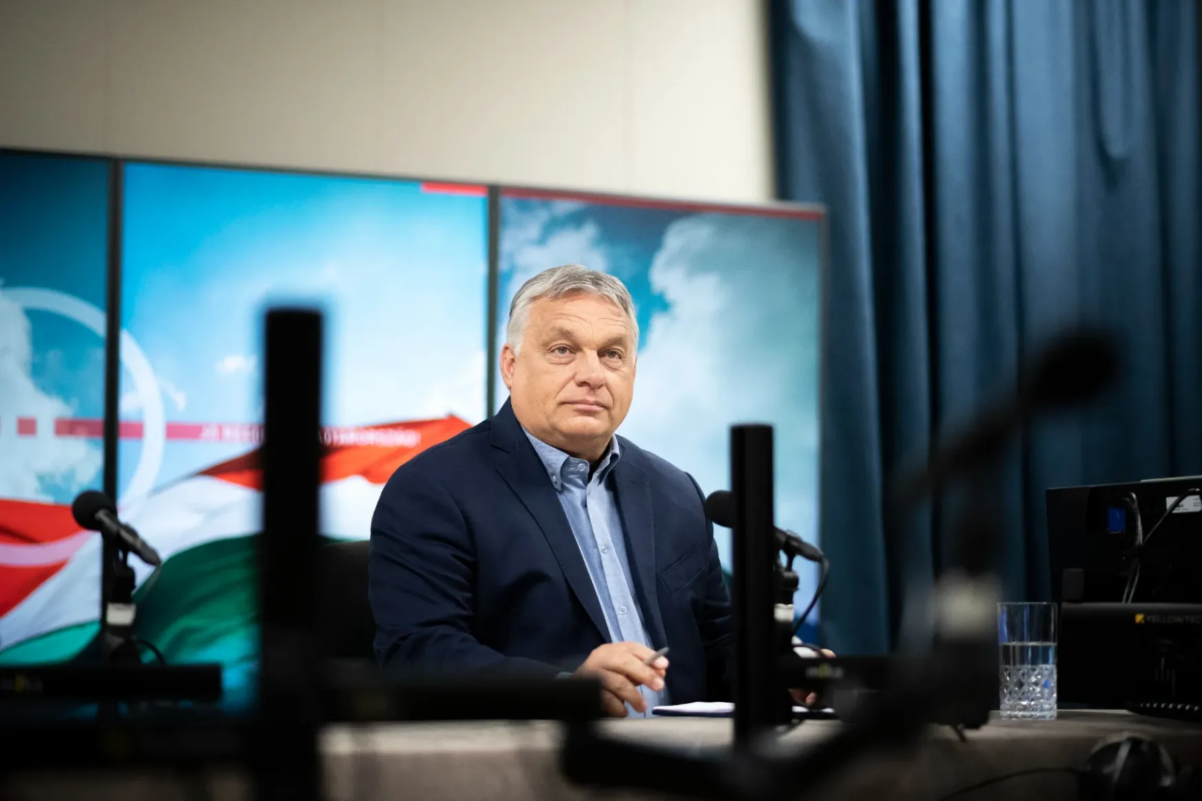 Orbán Viktor: Mindenki becsülje meg a munkahelyét, mert azokért harc lesz