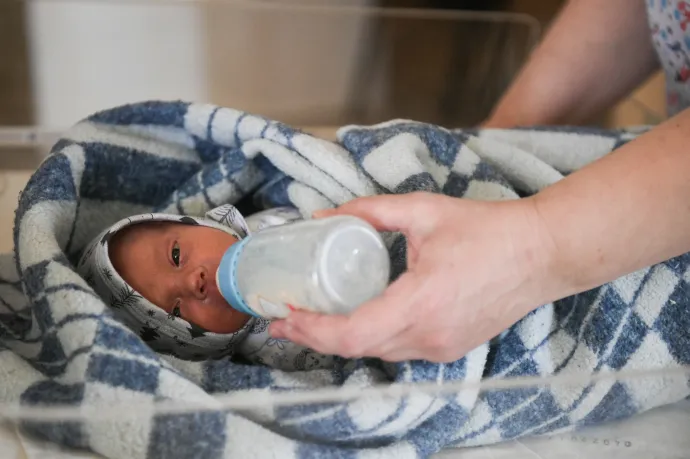 Kétezer lej értékű támogatást kapnak a hátrányos helyzetű anyák és újszülöttek