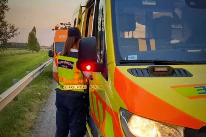 Az M1-es autópályán élesztette újra a rendőrnő a 21 éves svéd sofőrt