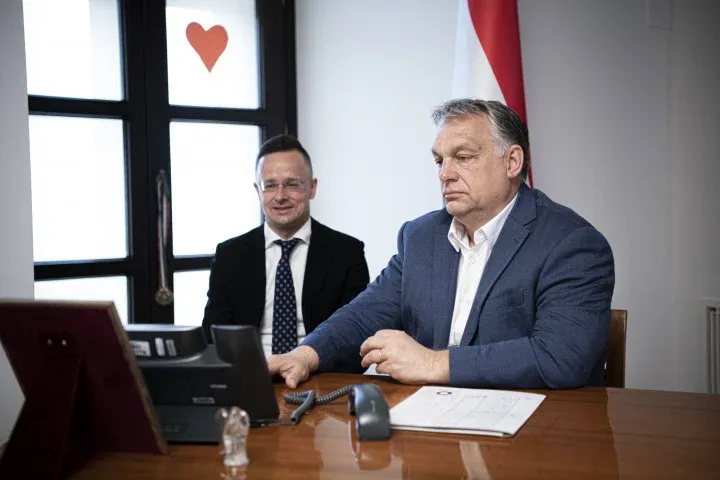 Péter Szijjártó and Viktor Orbán at the Prime Minister's office – Photo: Vivien Cher Benko / The Prime Minister's Press Office / MTI
