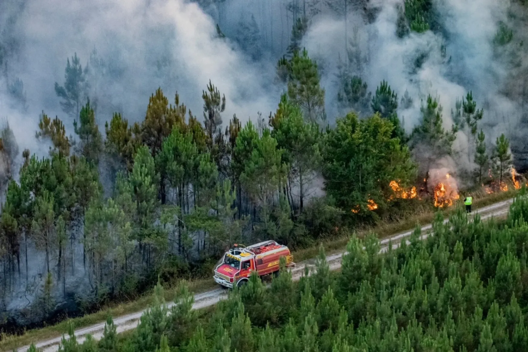 Lángokban áll Európa: Portugáliától Görögországig égnek az erdők