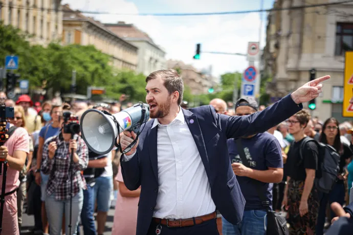 Tüntetést hirdetett a Sándor-palotához még hétfő estére a Momentum