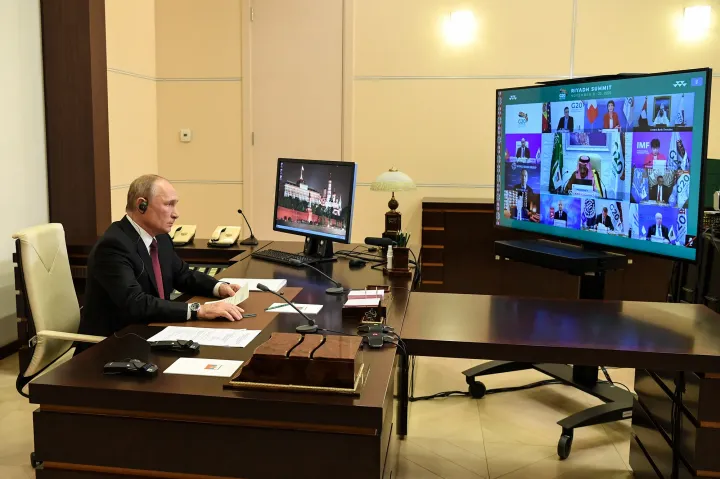 Vlagyimir Putyin orosz elnök online vesz részt a Szaúd-Arábia által rendezett G20-csúcstalálkozón 2020. november 21-én – Fotó: Aleksey Nikolskyi / Sputnik / AFP