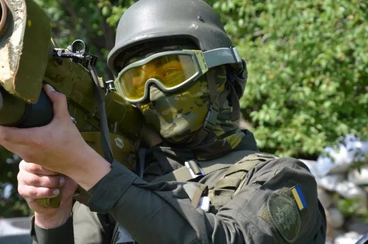 Bandita a rakétavetőjével – Fotó: Ukrán Nemzeti Gárda