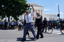 Demokrata képviselőket is őrizetbe vettek az abortuszjog melletti tüntetésen Washingtonban