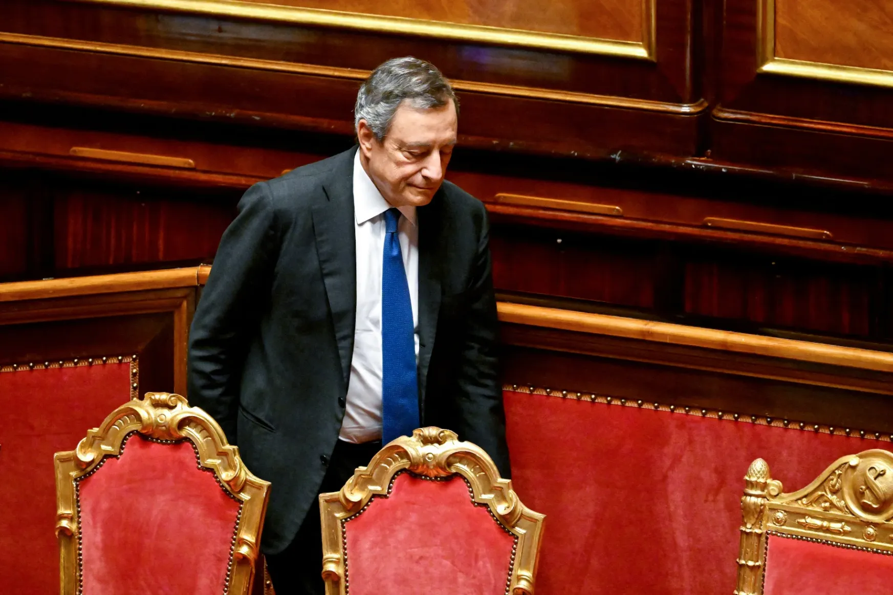 Újból benyújtotta lemondását az olasz kormányfő, hiába nyert a bizalmi szavazáson
