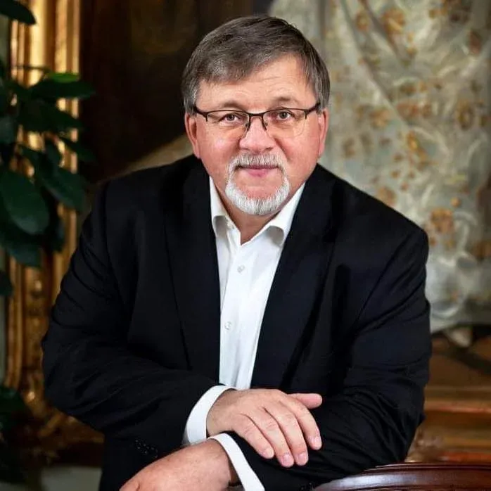 Dézsi Csaba András polgármester hivatalos Facebook-oldalának profilképe.