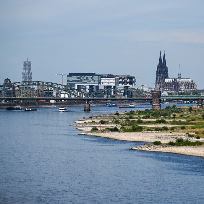 Fojtogatja a német gazdaságot a Rajna alacsony vízszintje