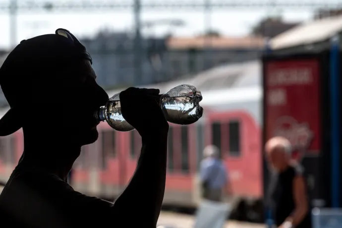 A rekordközeli kánikulában is megtartják a Pride-ot és a Kutyapárt tüntetését