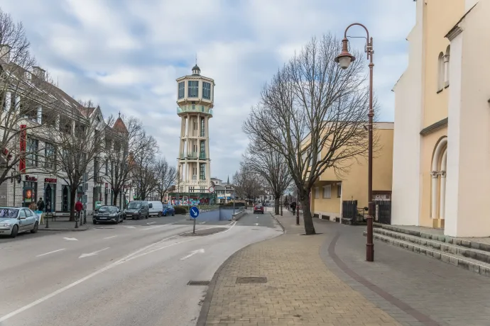 Egy ismeretlen férfi holtteste volt egy parkoló autóban Siófokon