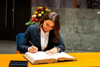 Novák Katalin az alaptörvény stabilitását szem előtt tartva aláírta annak 11. módosítását is