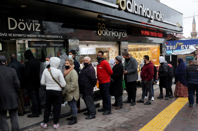 160 százalékos infláció mellett még növekszik a török gazdaság, miközben épp szétesik a középosztály