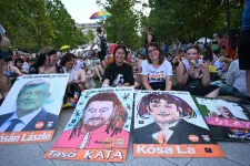 Több ezren vonultak a Pride-on, néhány tucat ellentüntető várta csak őket útközben