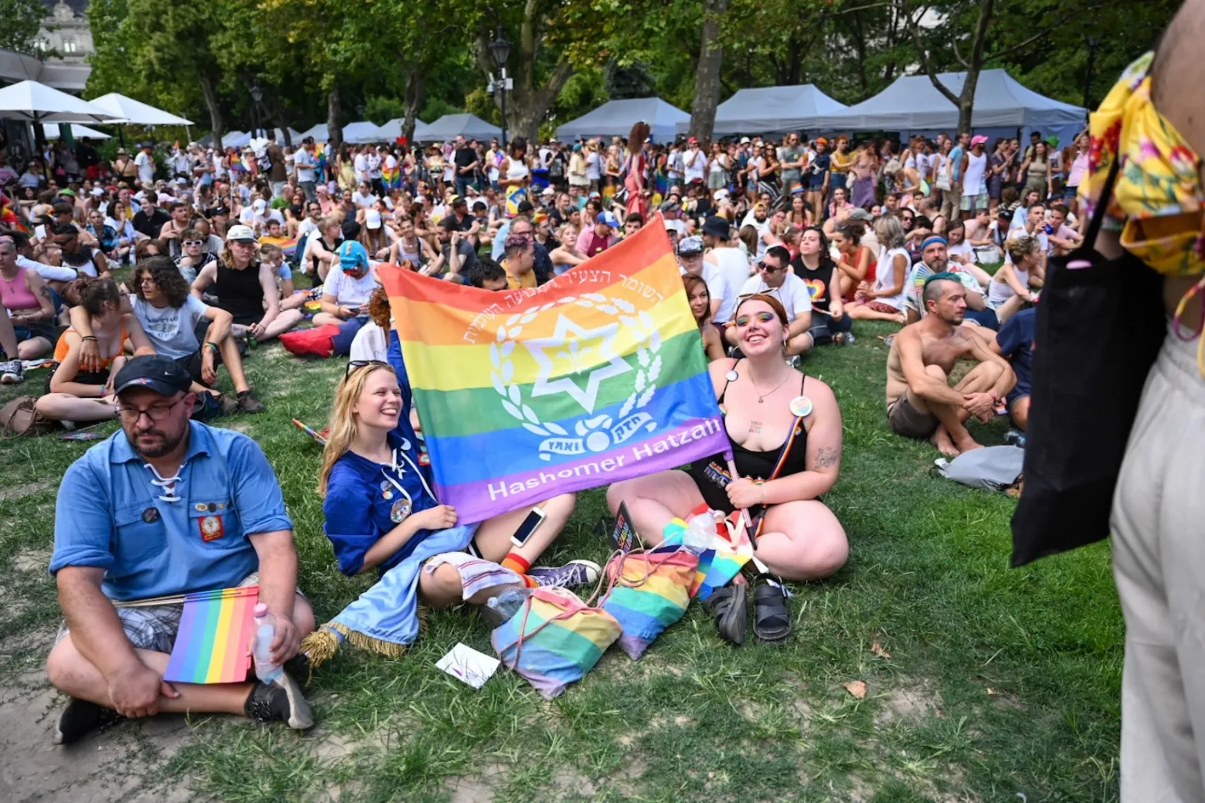 Több ezren vonultak a Pride-on, néhány tucat ellentüntető várta csak őket útközben