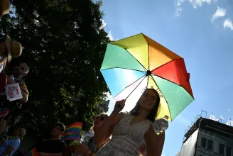 Több ezren vonultak a rekkenő hőségben a Budapest Pride-on