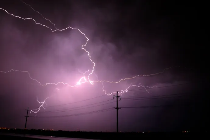 Viharos időjárásra figyelmeztet az országos meteorológiai szolgálat
