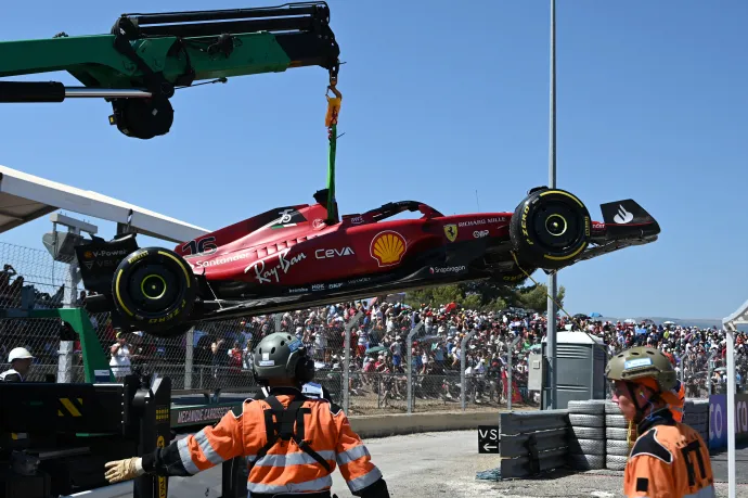Folytatódott a Ferrari pechszériája a Francia Nagydíjon, a gumifalban végezte az élen álló Leclerc