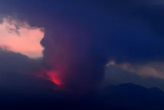 Kitört Japánban a Szakuradzsima vulkán, a legmagasabb fokozatú riasztást adták ki