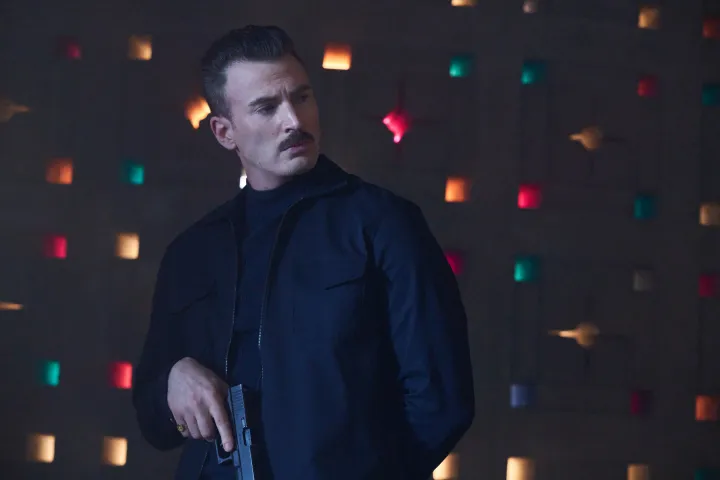 Chris Evans az A szürke ember című filmben – Fotó: Paul Abell / Netflix