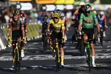 Néhány éve még egy halüzemben dolgozott, most megnyerte a Tour de France-t