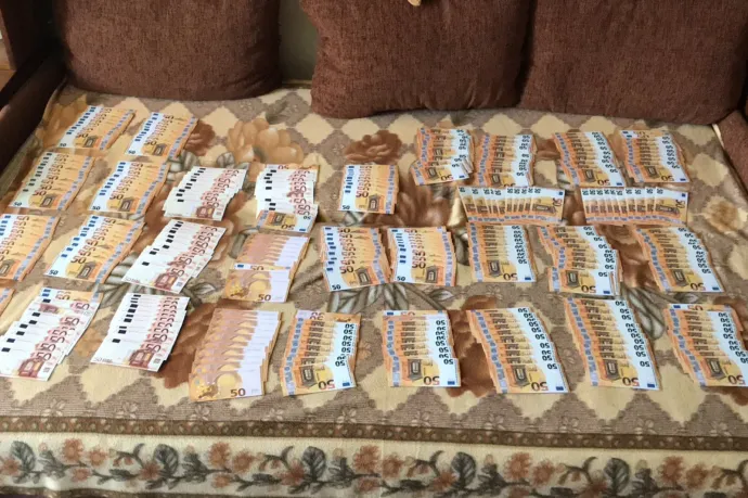 Közbeszerzésekre specializálódott egy bűnszervezet, 95 gyanúsítottat találtak a rendőrök