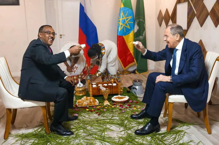 Demeke Mekonnen etióp külügyminiszterrel találkozik orosz kollégája, Szergej Lavrov – Fotó: Russian Foreign Ministry / Handout via Reuters