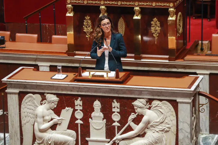 Coralie Dubost, a bioetikai különbizottság társelőadója felszólal a francia parlament alsóházában, a párizsi nemzetgyűlésben, 2019. szeptember 24-én – Fotó: Jacques Demarthon / AFP